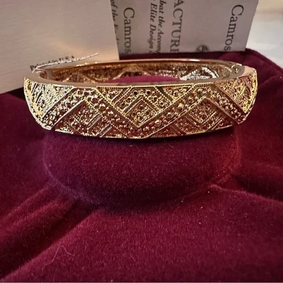 Camrose and Kross gold toned bangle - Picture 10 of 10
